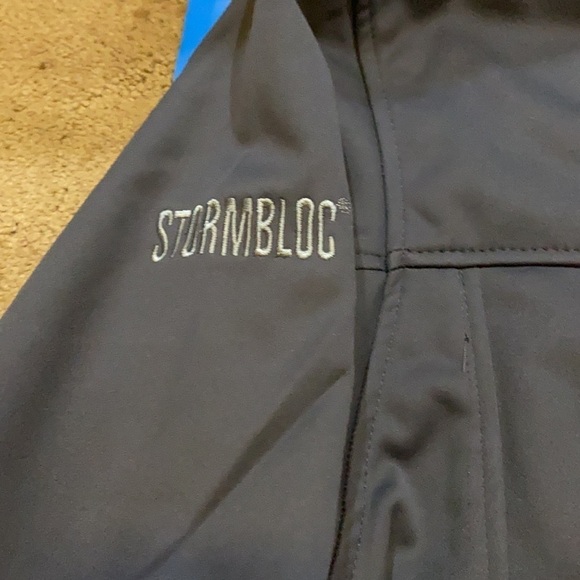 ❤️❤️❤️ HOST PICK!!! Large Hooded Jacket - Picture 4 of 11